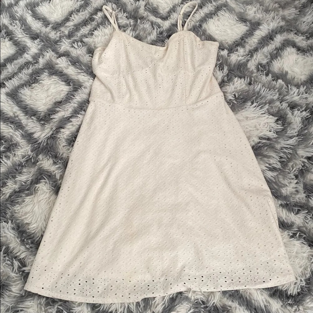 WHITE LACE DRESS